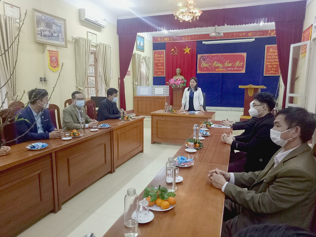 ĐOÀN CÔNG TÁC CỦA UBND TỈNH VÀ SỞ Y TẾ THĂM, CHÚC TẾT BỆNH VIỆN TÂM THẦN TỈNH YÊN BÁI