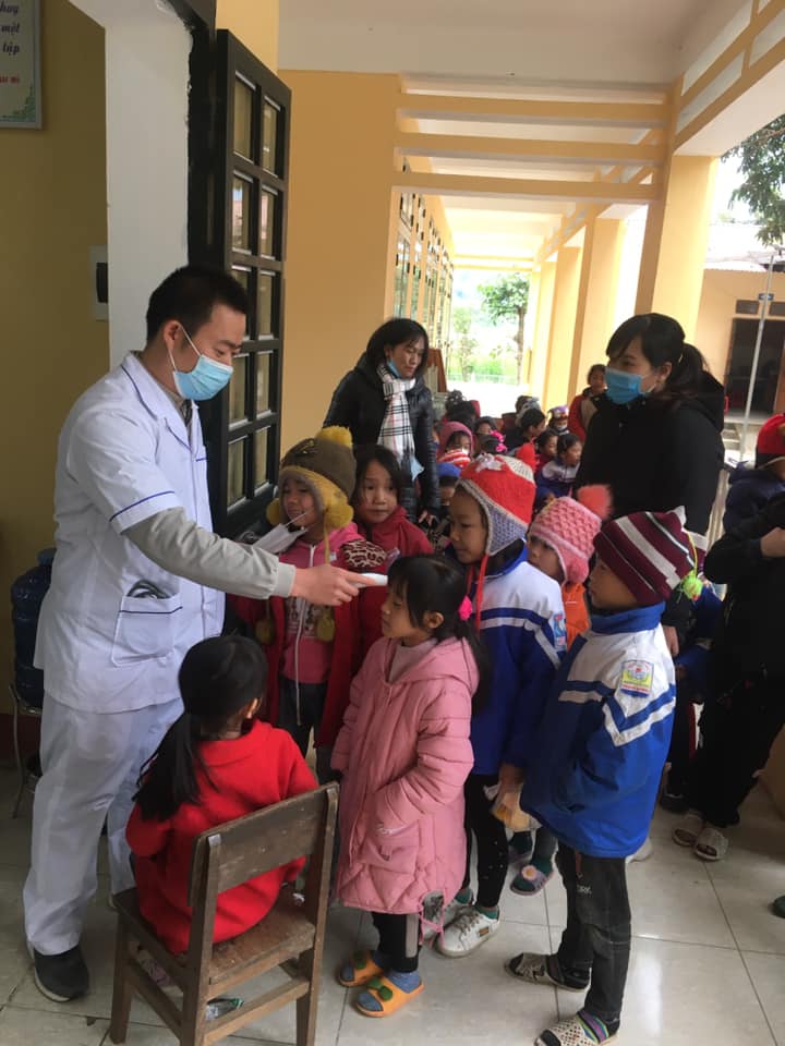 THẦY THUỐC TRẺ BỆNH VIỆN TÂM THẦN TỈNH YÊN BÁI THAM GIA CHƯƠNG TRÌNH KHÁM CHỮA BỆNH TÌNH NGUYỆN CHO NGƯỜI CAO TUỔI NĂM 2020